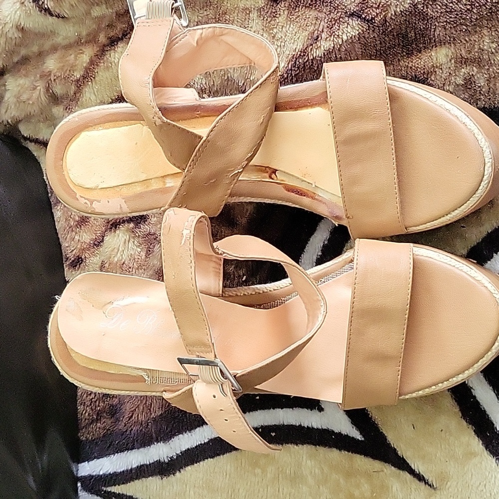 De Blossom Collection Olivia wedge in tan